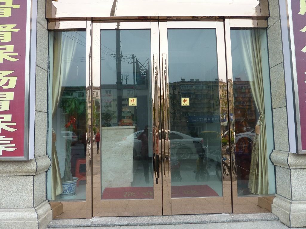 天津大港区供应黑钛金玻璃门,不锈钢玻璃门安