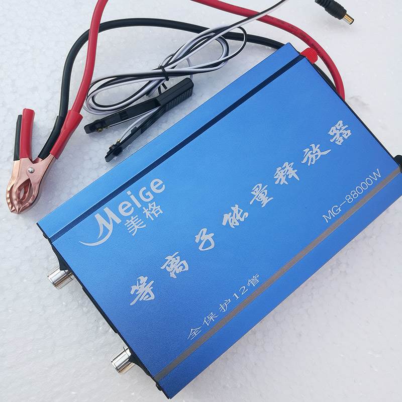 订购电话13695307241 型号 :背式捕鱼器8800 规格 :20*13.5*5cm 重量 :1.2kg 供电 :12V,20AH以上的电瓶,工作时间3小时左右 范围 :宽3米深2米 适用水域 :小河、小溪,水沟,鱼塘,水库湖边 配件:背包,手开关,led下水灯,3.3米伸缩杆(双杆、带抄网、探针、输出线) 产品优点 :轻小便携、多重保护,双频输出。高效浮鱼,浮鱼率90%以上。全保护系统,对电瓶安全、对人安全。低故障。 1、本机采用先进的逆变技术,具有高效节能、安全可靠、运行稳定、使用寿命长等