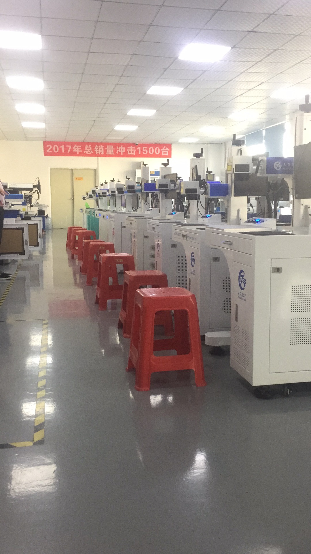 温州奶粉罐 易拉罐 金属产品激光打标机