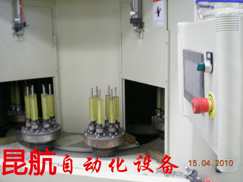 深圳自动喷砂机价格   苏州昆航喷砂机批