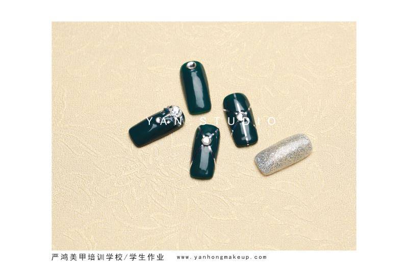 圣诞香槟美甲图片_高清图-严鸿形象设计职业培