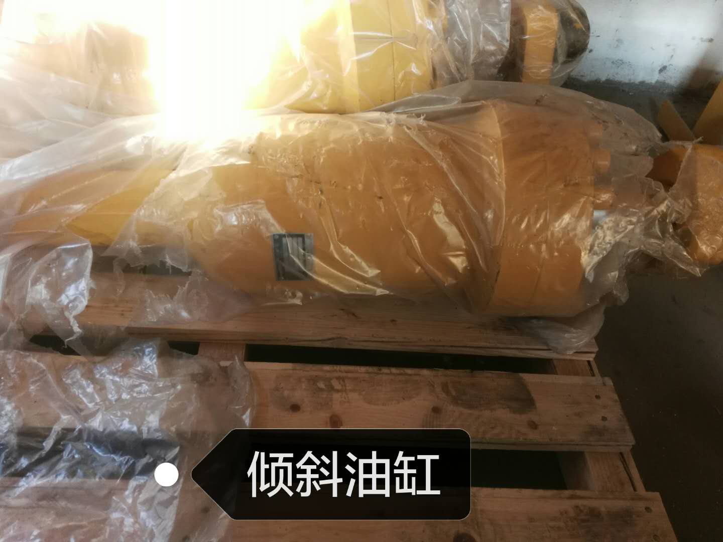 供应sd16推土机倾斜油缸泰安油缸文登缸