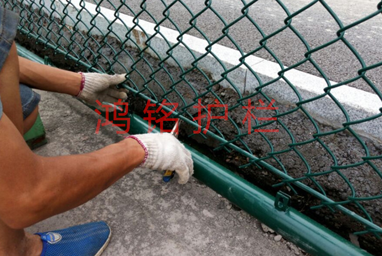 义乌5人制足球场围网整体施工安装报价图片