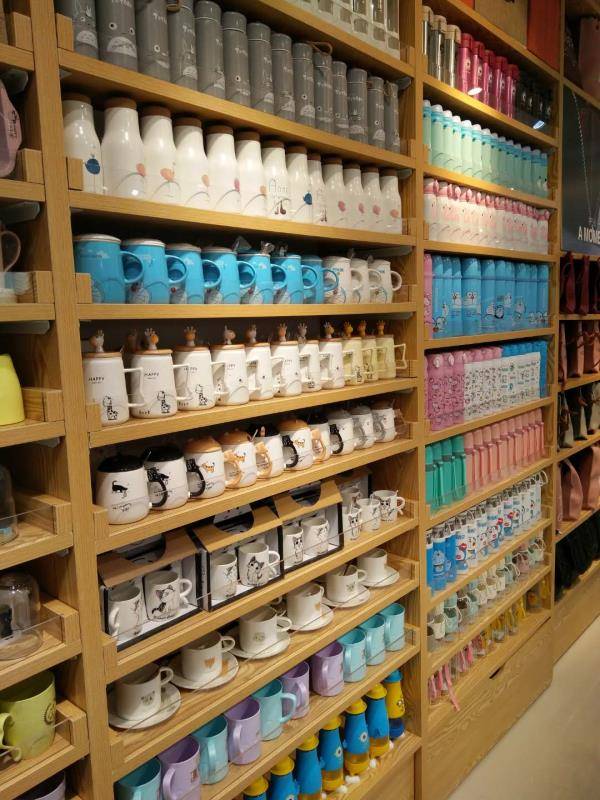 【开心一刻2元潮百货店创业选择加盟无后顾之