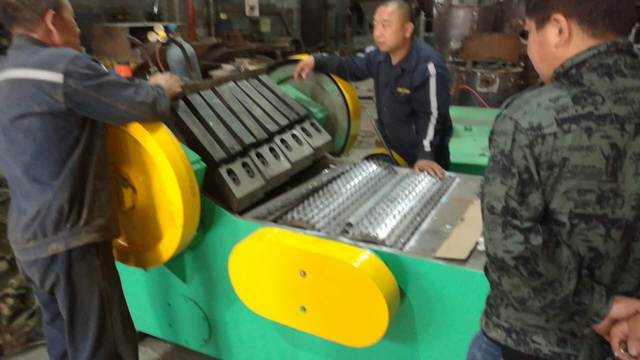 废旧塑料板材破碎机安全省人工