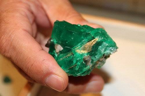 【公司私下交易祖母绿宝石价格高吗】价格,厂