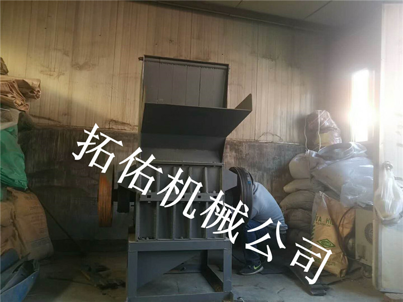 动力足废旧塑料饮料瓶半自动液压粉碎机