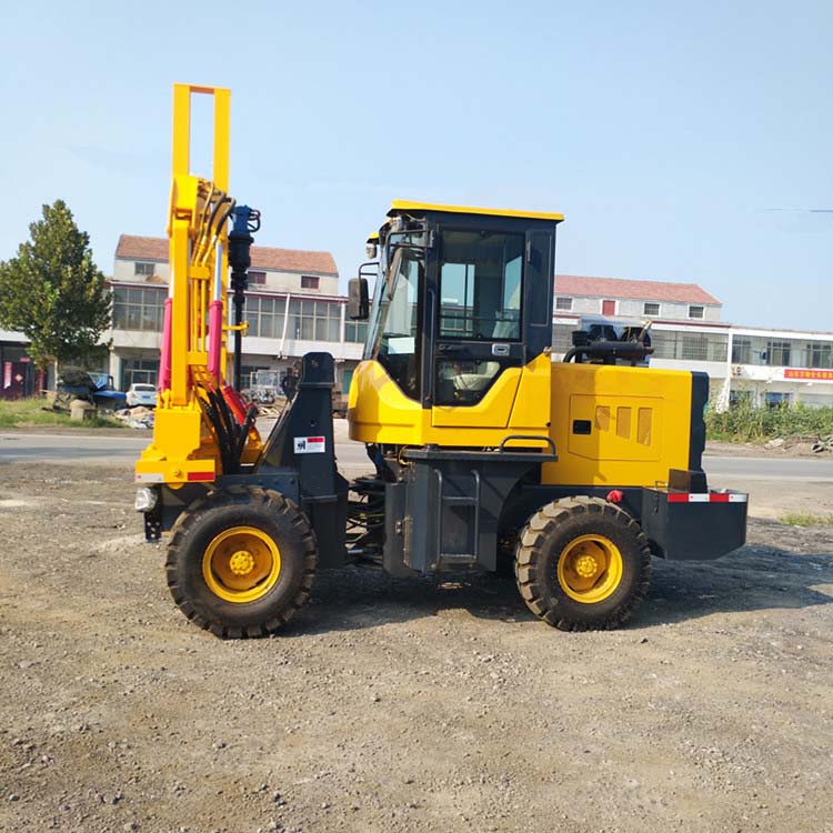 高速公路防护栏的新型设备小型护栏打桩机