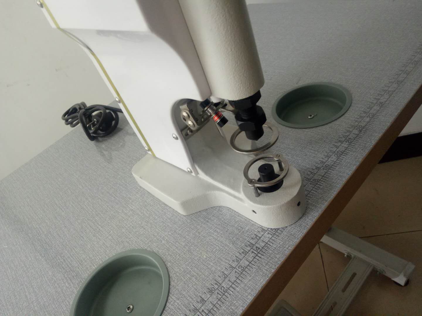 功率:550w 功能:防打手 红外线定位 钉扣速度:300-5000r/min 本机维修
