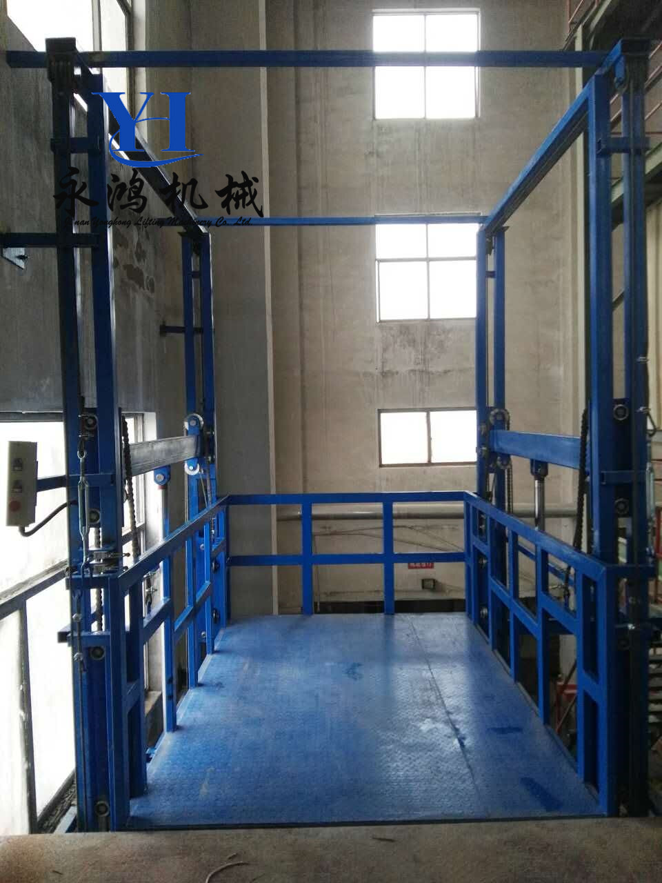 岳阳厂区用四柱导轨升降货梯，链条式升降平