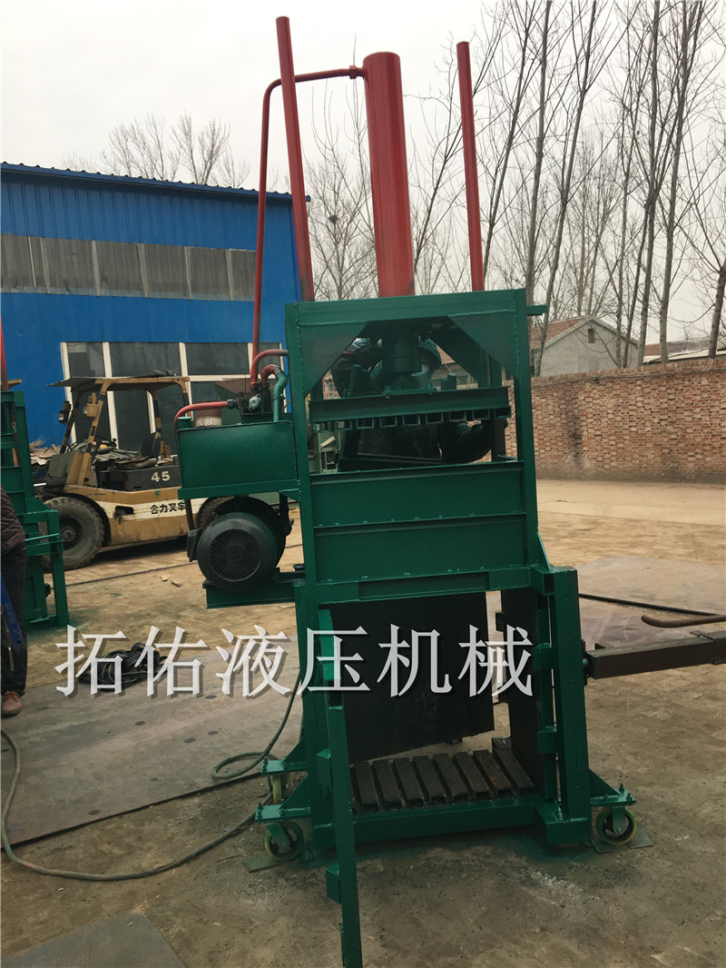 供应小型可移动废纸花柴羊绒液压打包机