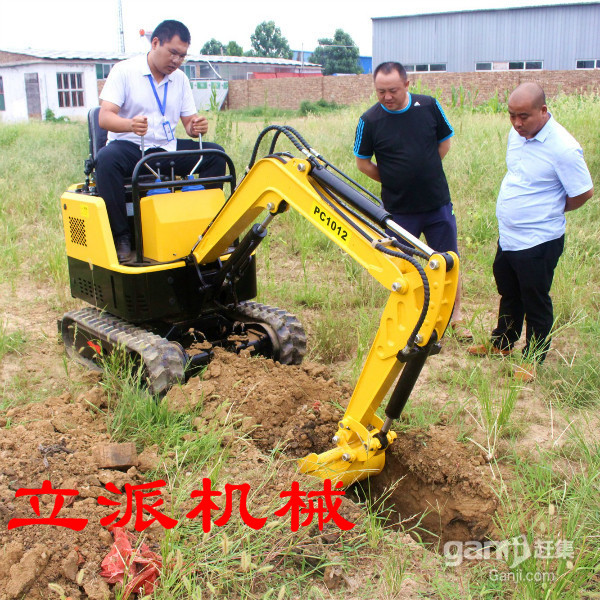 小型挖掘机 农用家用挖掘机 挖土小沟机
