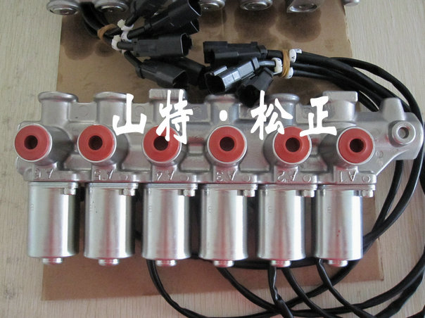 小松PC240-8挖掘机电磁阀组