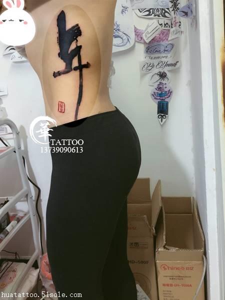 这些纹身部位不易隐藏,还容易褪色图片_高清图