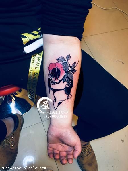 这些纹身部位不易隐藏,还容易褪色图片_高清图