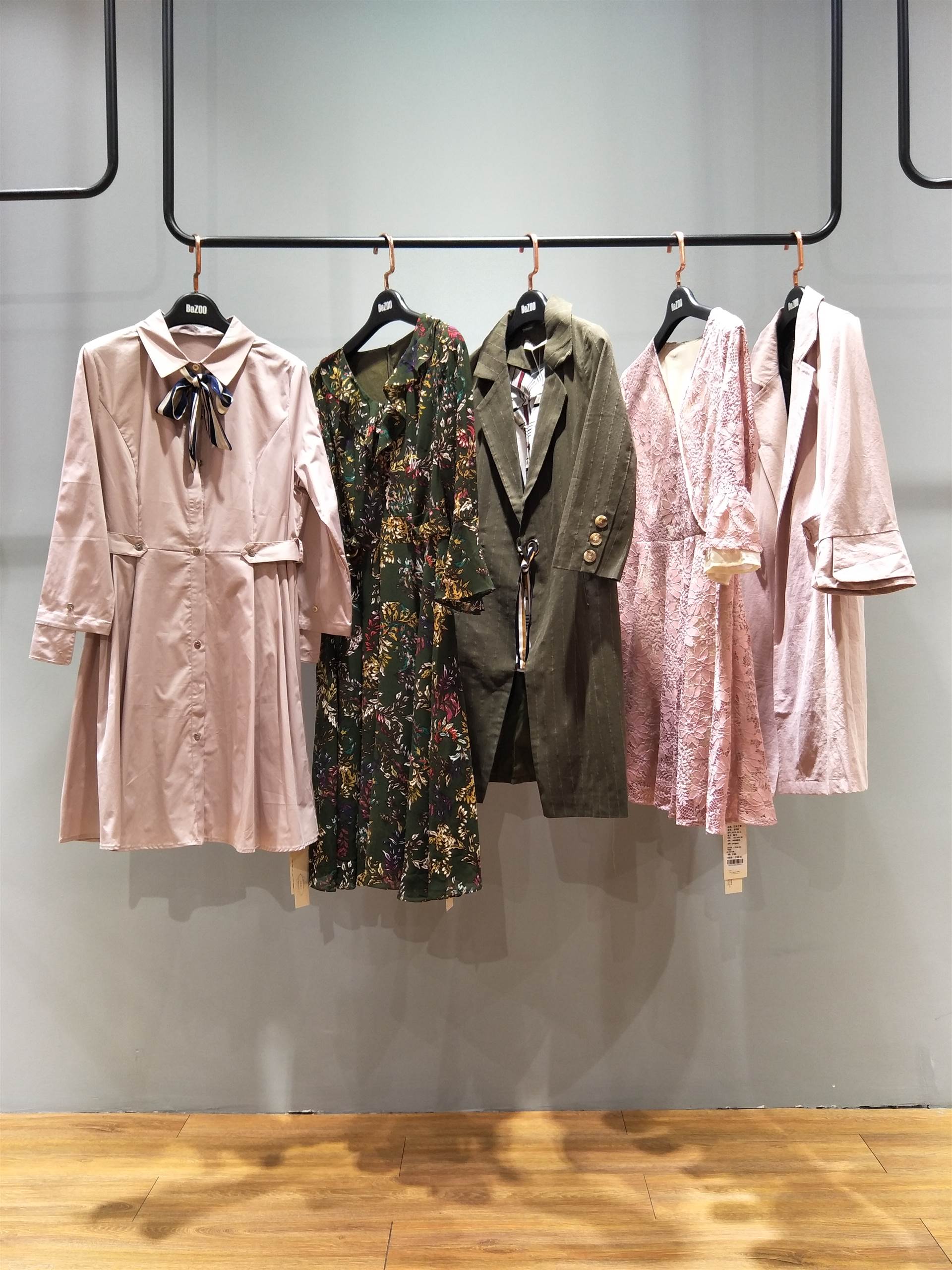 女装品牌尾货折扣走份,欧版女装品牌批发,大码女装批发
