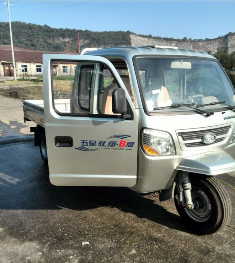 福田五星全封闭三轮车 福田五星全封闭燃油三轮车 福田五星三轮车