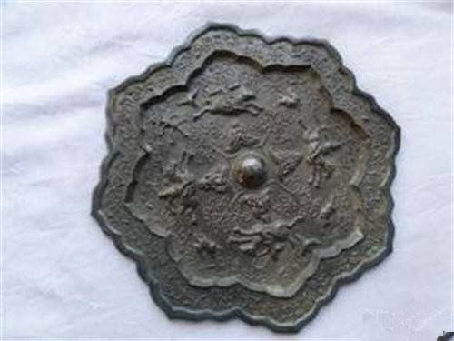 青铜葵花镜怎么去鉴定它价格