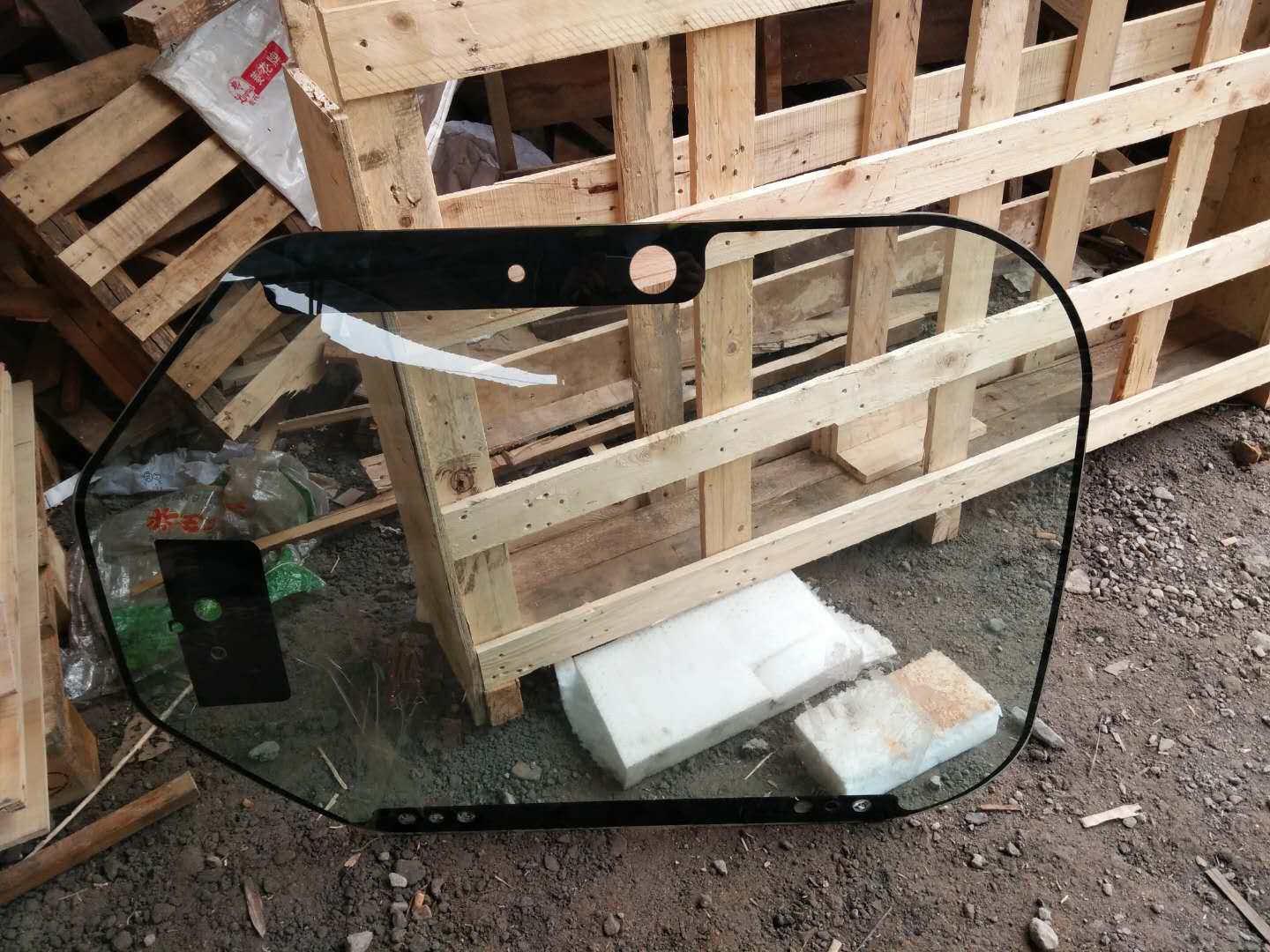 山猫S550滑移装载机前挡风玻璃