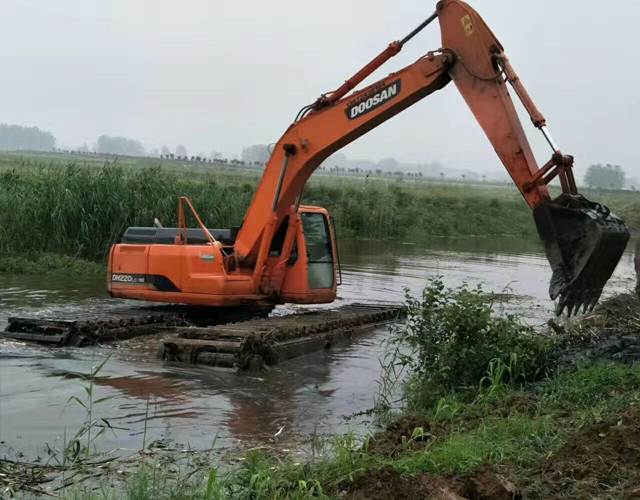 水上挖掘机常见故障水上两栖挖掘机出租水陆两用挖掘租赁