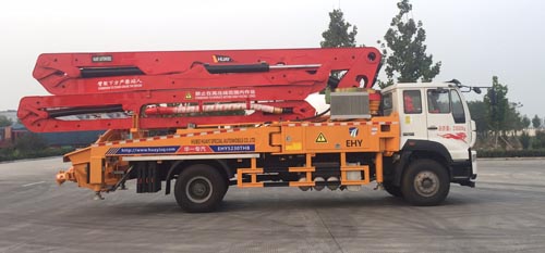 重汽斯太尔M5G系列混凝土臂架泵车