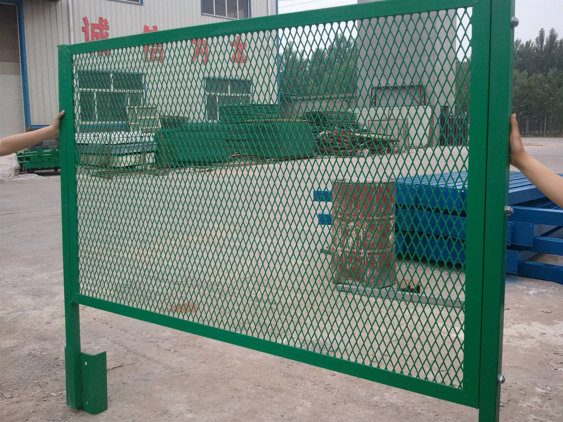厂家直销护栏网围栏 喷塑钢板网 简易护栏 边框护栏网