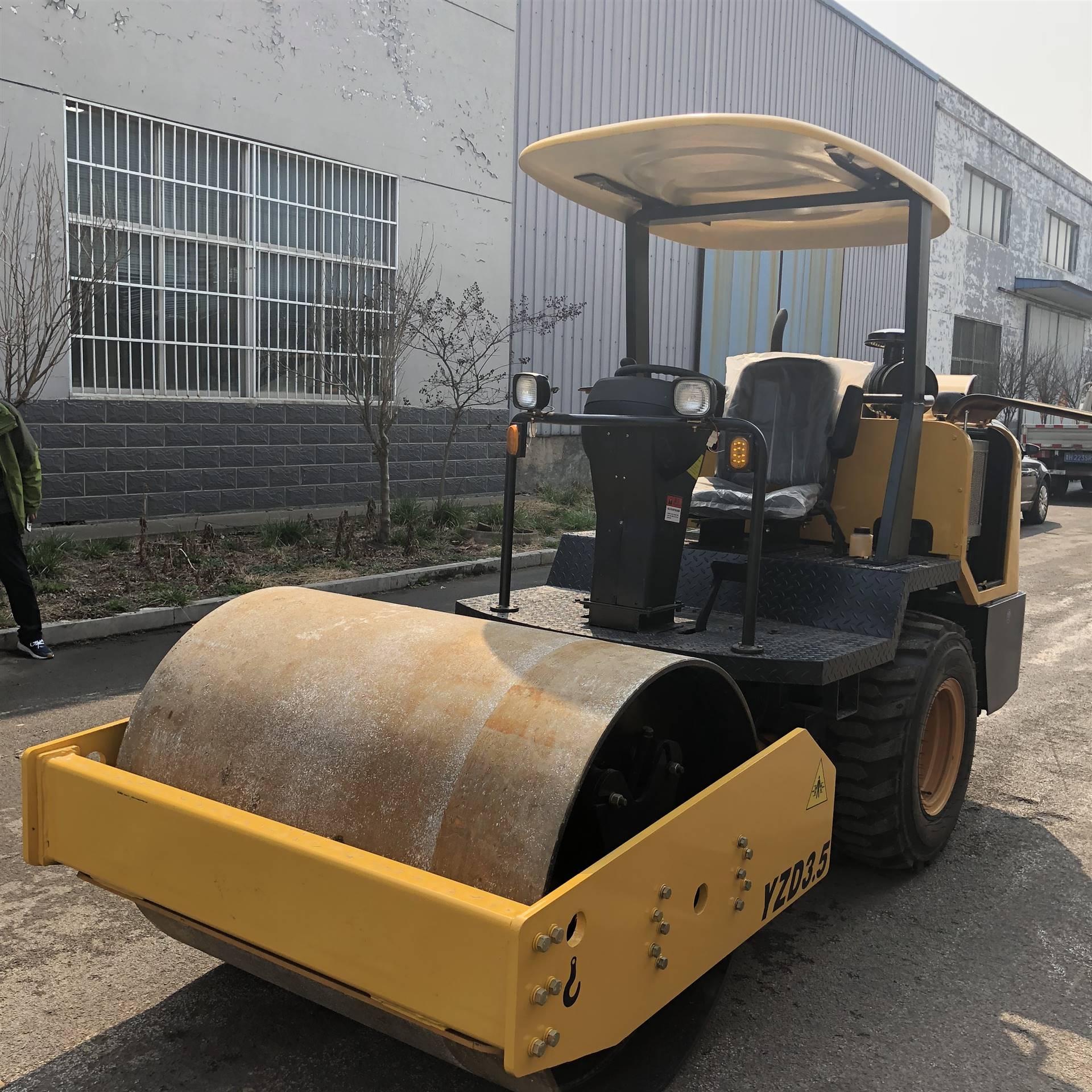 座驾式单钢轮3.5吨 后轮胶轮压路机 沥青路面压实