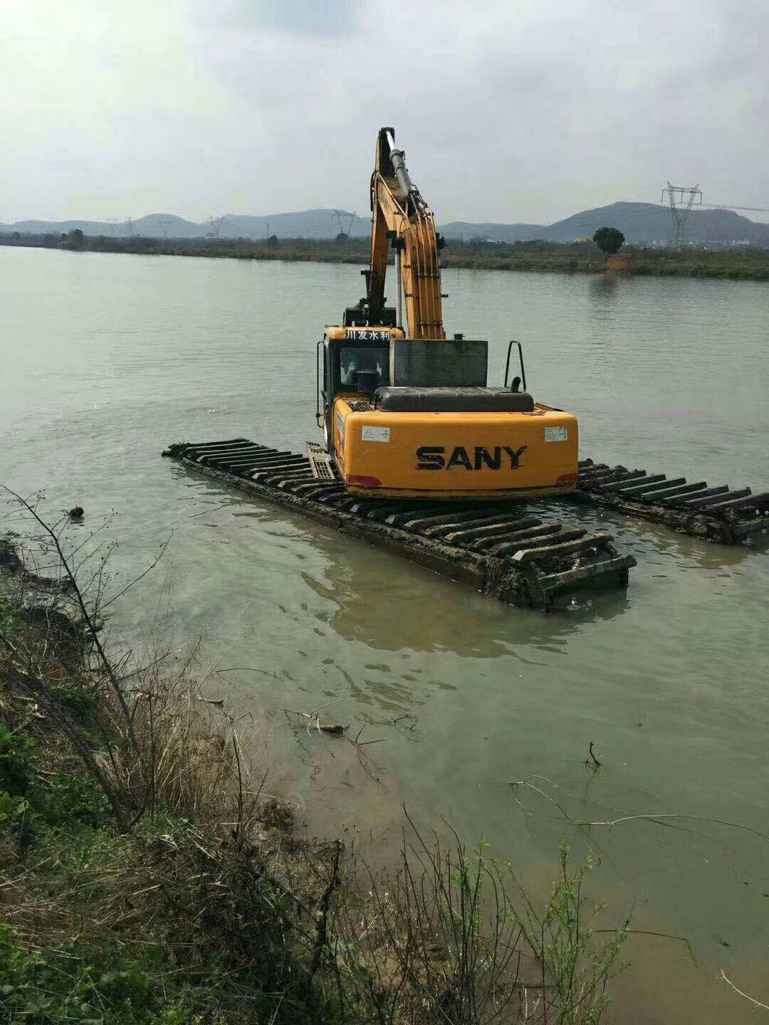 马鞍山水上挖掘机出租生产基地