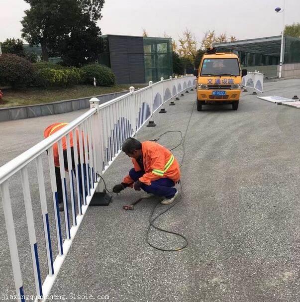 嘉兴全诚交通设施提供城市道路护栏施工