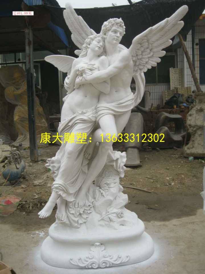 玻璃钢制作工艺:成品制作前,先将所要制作的产品用特定泥塑材料造出相应要制作的产品,在泥塑稿制作完成后,翻制石膏外模,然后将玻璃钢(即树脂和玻璃丝布的结合物)涂刷在外模内部。等其干透后打开外模,经过合模的程序,获得玻璃钢雕塑成品。但玻璃钢雕塑在室外经过太阳的暴晒和风蚀,一般五年以上就开始有变形,脆弱易裂的缺点。 玻璃钢雕塑是雕塑的一种成品类型。具有质轻,耐腐蚀,成本相对较低的特点。玻璃钢又称FRP,学称纤维增强塑料,国内在习惯上称之为玻璃钢。它是以合成树脂为基体材料,以 玻璃纤维及其制品为增强材料组成的复