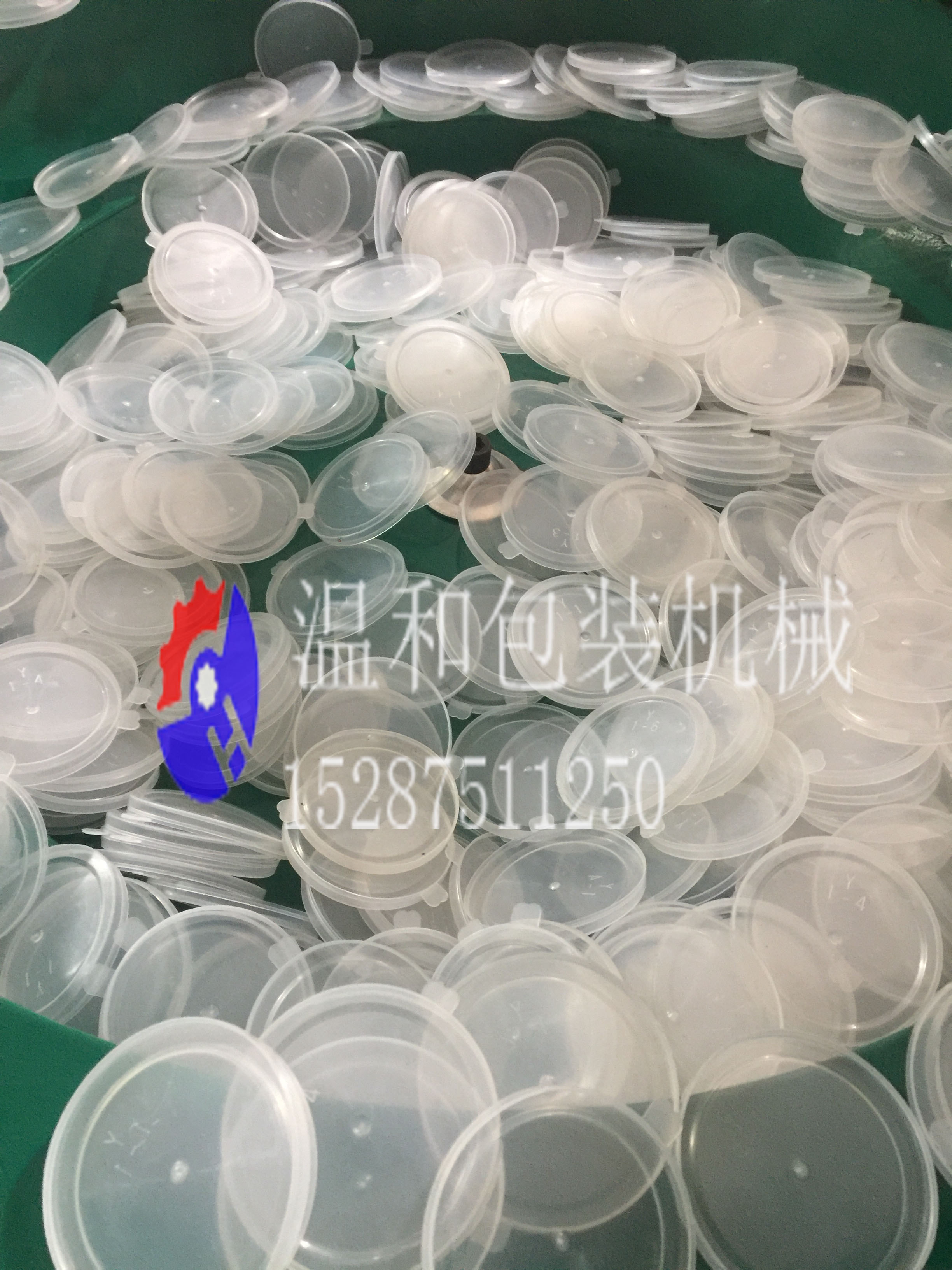 超轻粘土灌装机,自动下料,自动盖盖子