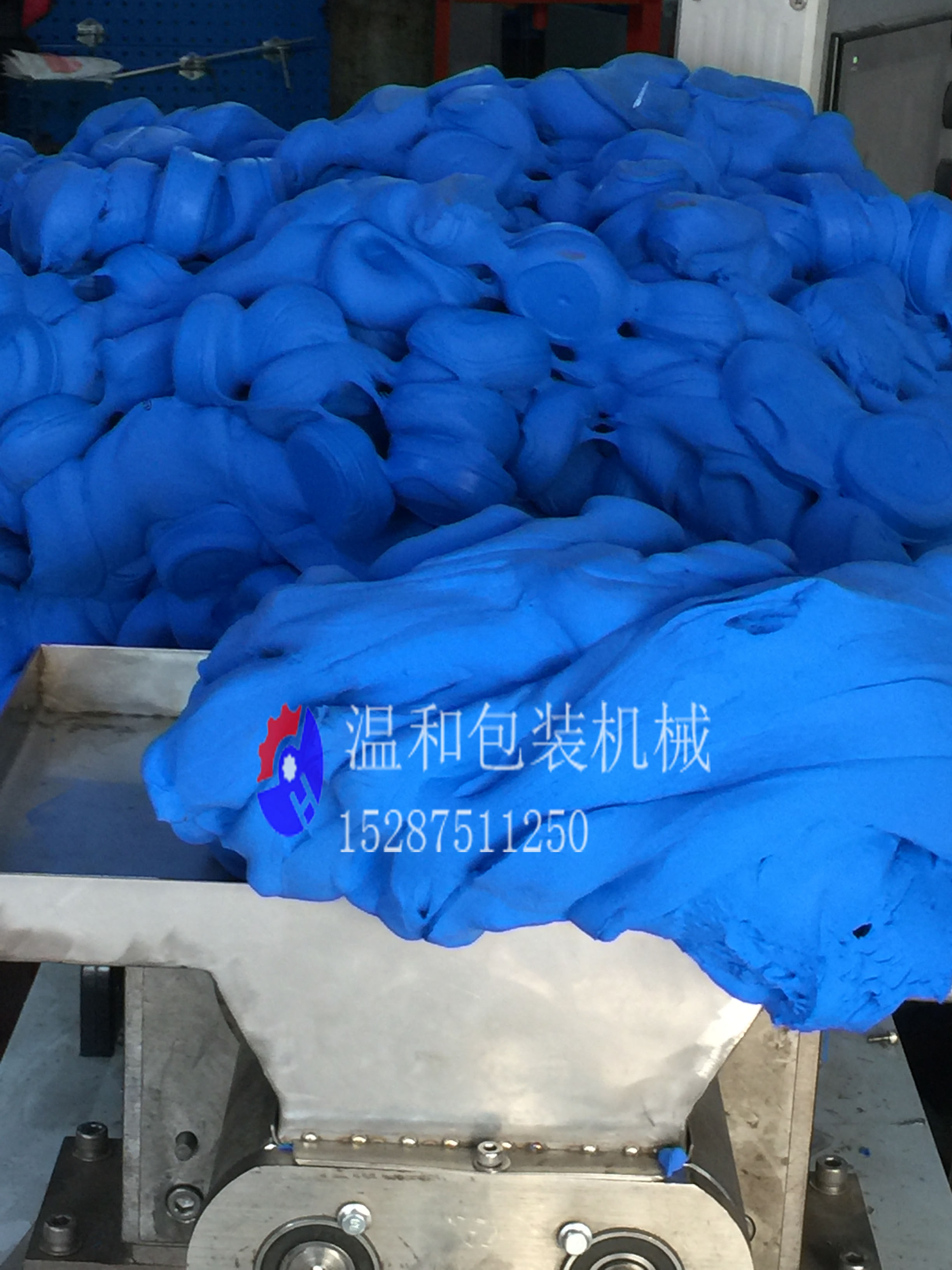 超轻粘土灌装机,自动下料,自动盖盖子