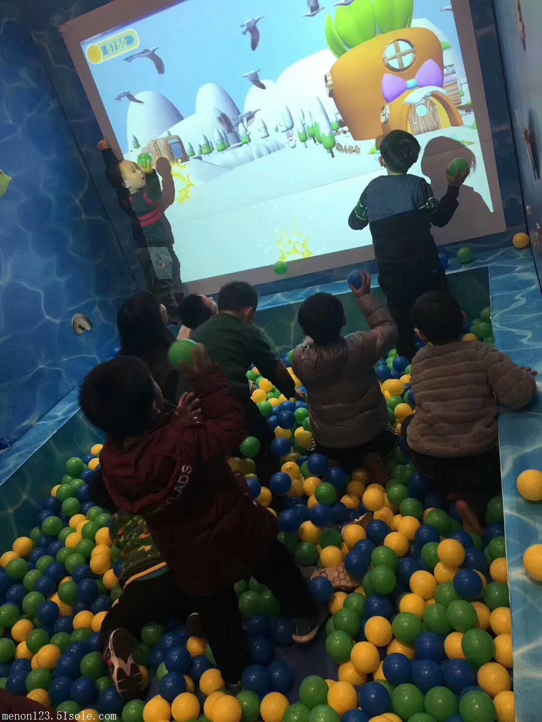 地面互动投影系统 墙面砸球互动游戏 淘气堡砸球互动投影软件