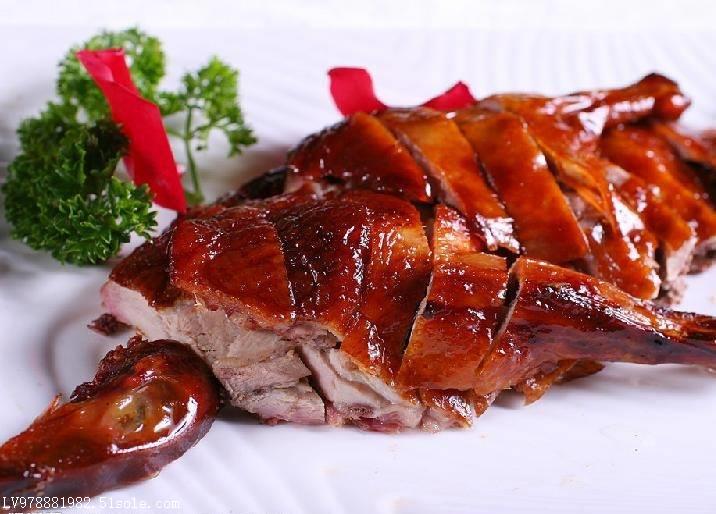 腌制,几十种香料香膏鸭子上色,烤制时间温度控制,面皮制作烤鸭酱制作