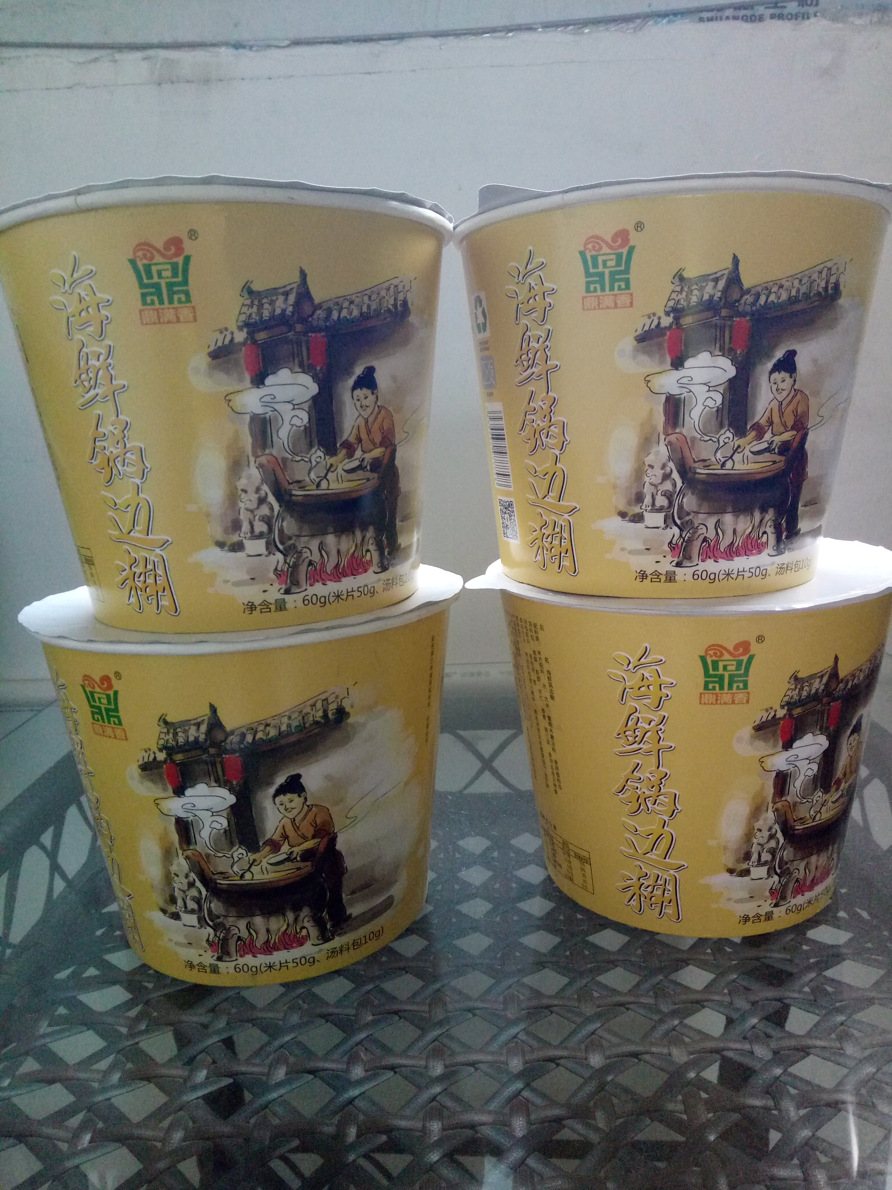 伊佳诺定制纸桶装泡面片膜自动封口机设备