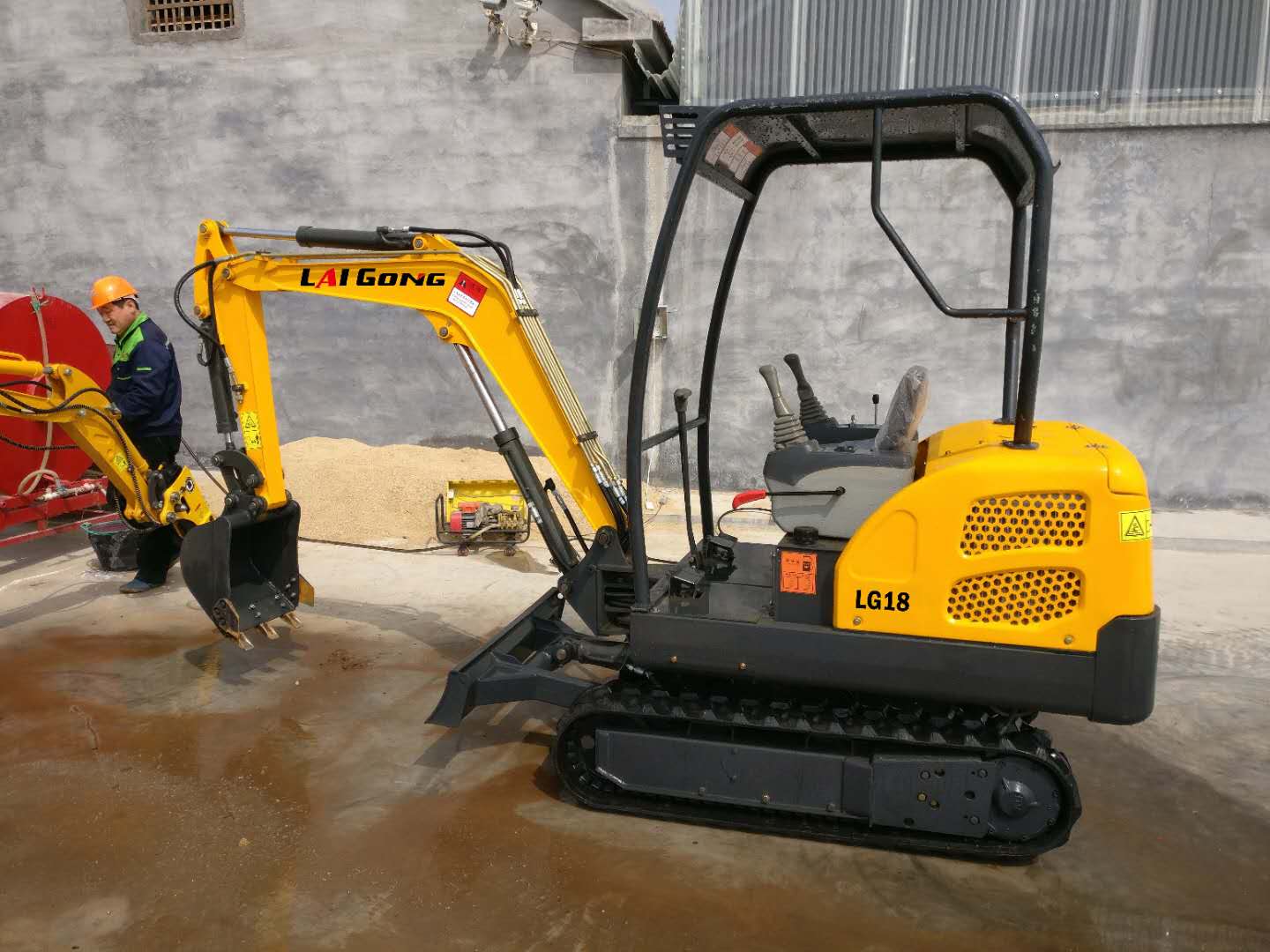 山东莱工HT18挖掘机