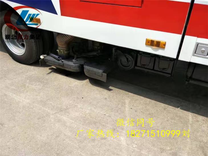 金华东风多利卡洗扫车