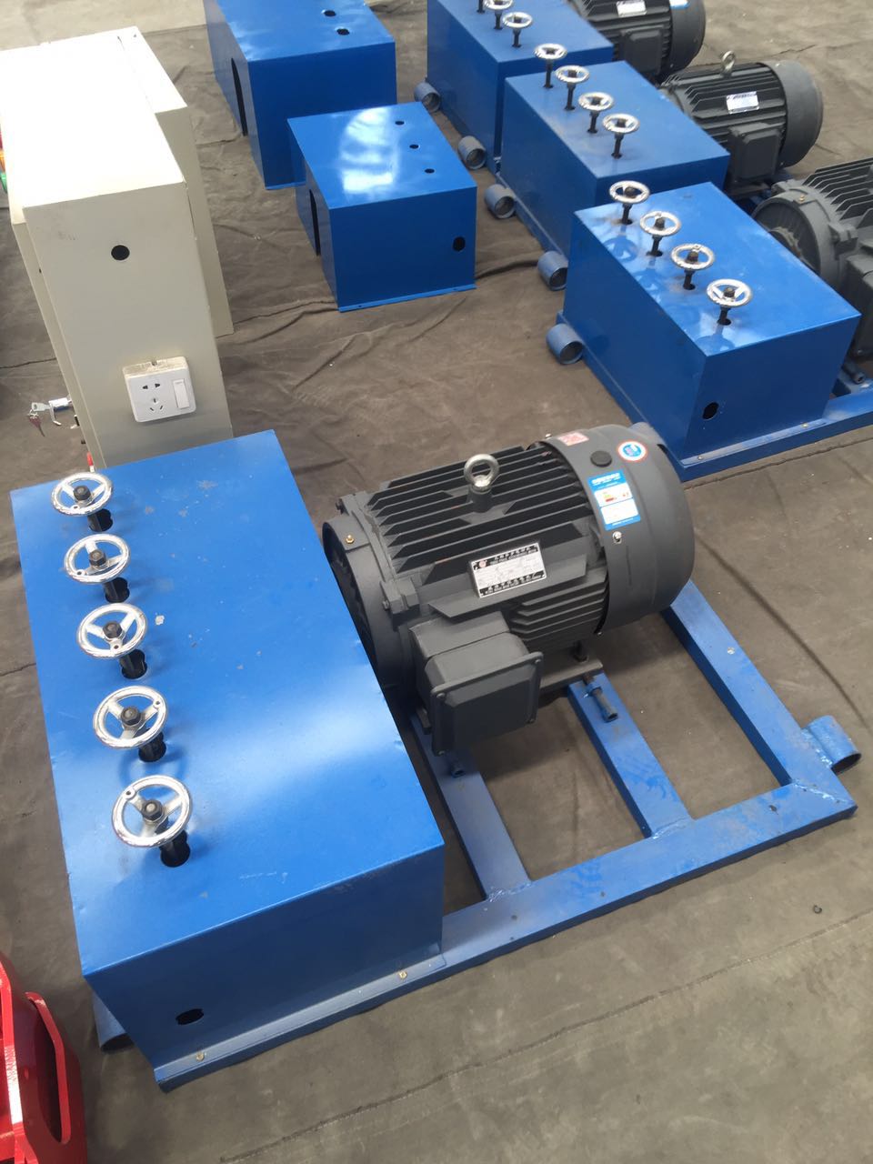 7.5kw6压轮预制箱梁钢绞线穿束机
