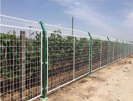 新疆钢丝焊接围栏网生产厂家