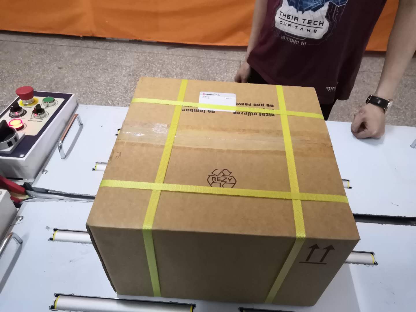 汕头伟捷高台半自动打包机