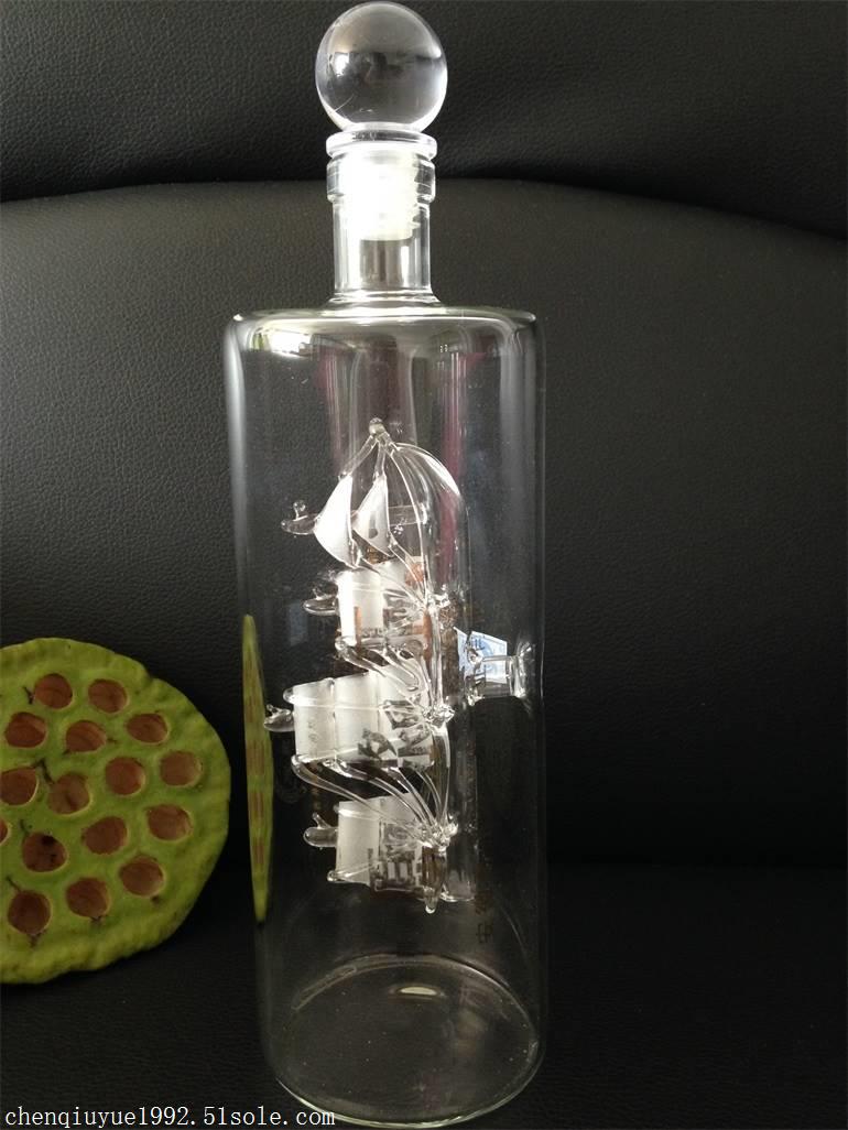 使用工艺酒瓶所具有的优点 工艺酒瓶的玻璃材料具有良好的阻隔性能,可以很好的阻止氧气等气体对内装物的侵袭,同时可以阻止内装物的可挥发性成分向大气中挥发,组织瓶内的物质挥发,保证瓶内事物的质量和性能;.... 公司拥有顶尖的技术团队,一流的服务.这里介绍工艺酒瓶材料和容器具有多方面的优点: 1、工艺酒瓶的玻璃材料具有良好的阻隔性能,可以很好的阻止氧气等气体对内装物的侵袭,同时可以阻止内装物的可挥发性成分向大气中挥发,组织瓶内的物质挥发,保证瓶内事物的质量和性能; 2、工艺酒瓶可以反复多次使用,