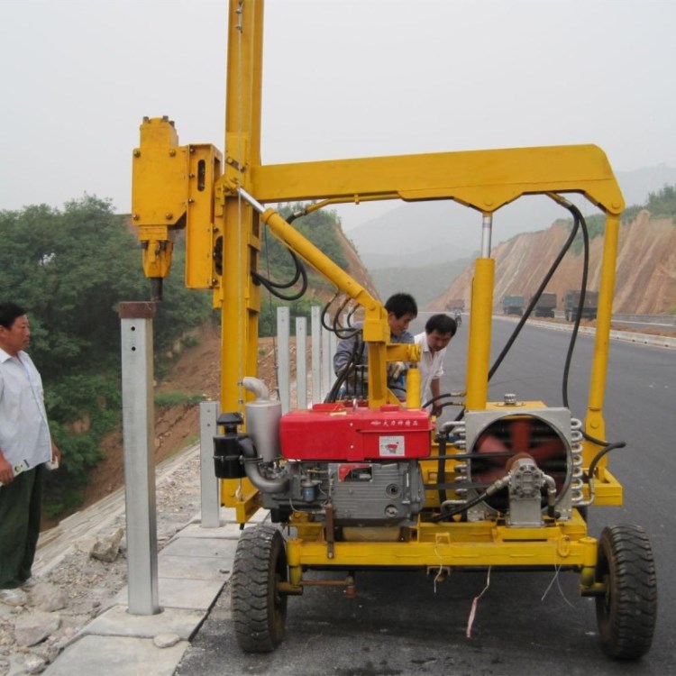 批发小四轮打桩机 公路式护栏打桩机