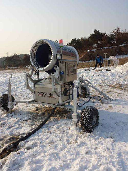 供应国产造雪机大功率造雪全自动造雪机器