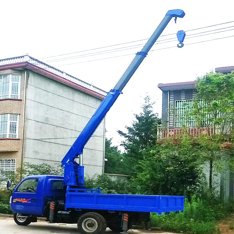 三轮车随车吊厂家 带吊机的三轮车