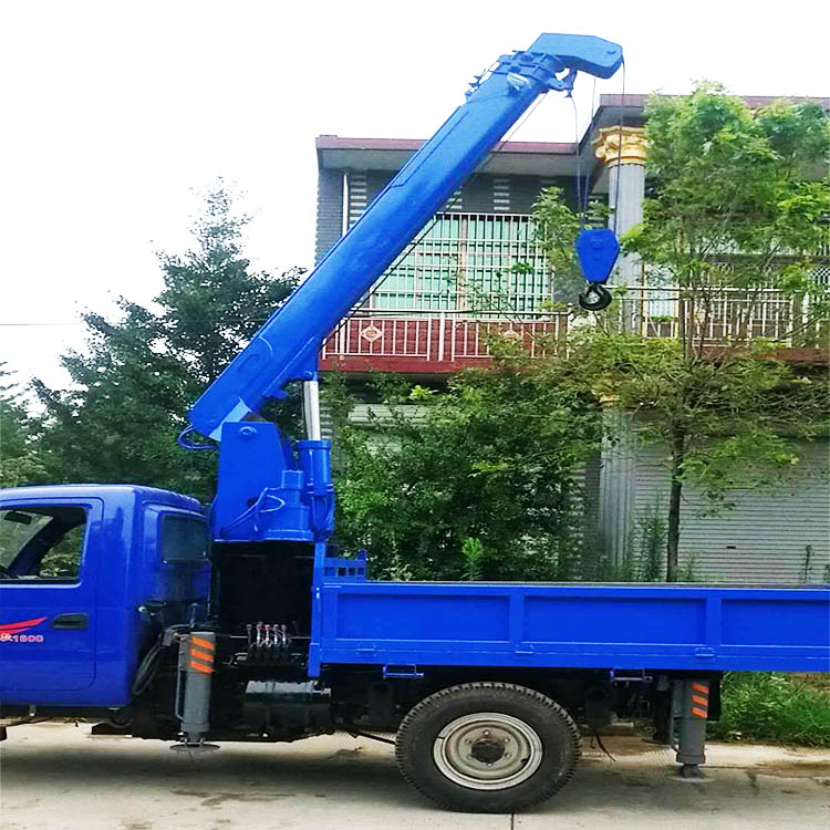 三轮车随车吊厂家 带吊机的三轮车