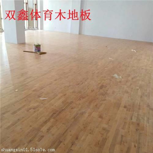 上海体育馆*木地板 大都选用枫木作木两种材质