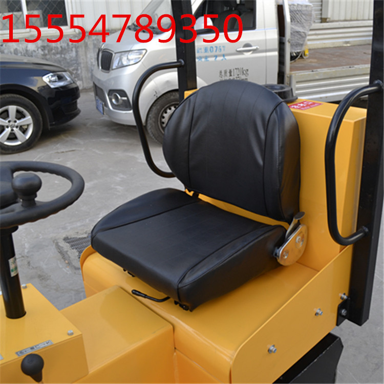 JKZ-1000型一吨座驾式压路图片