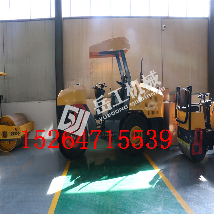 YGY-4000Z型四吨座驾式压路机