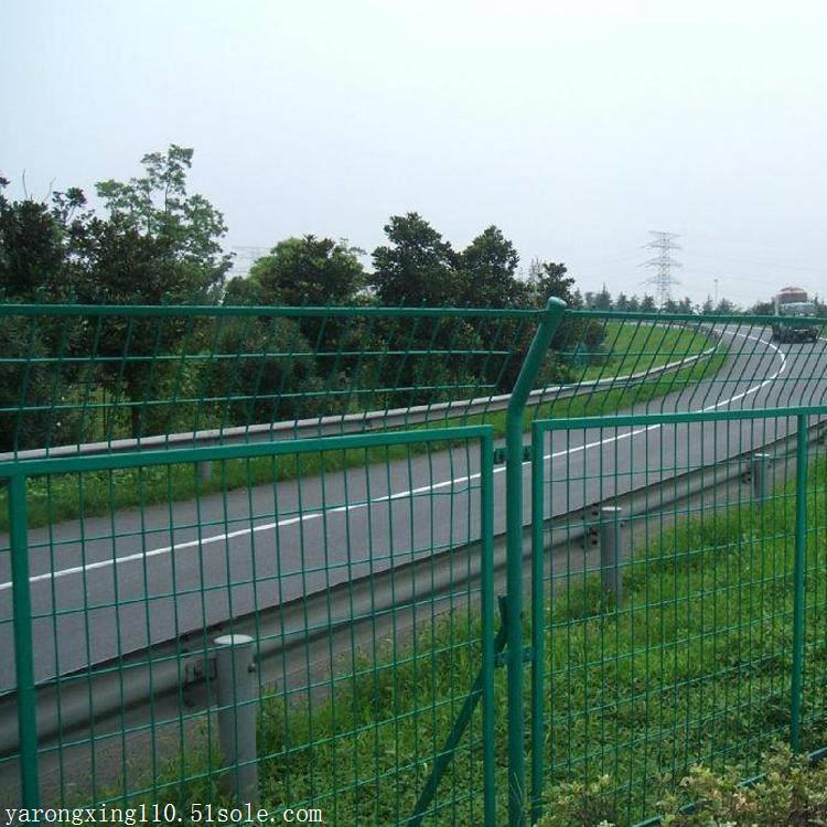 加厚框架护栏网 生产公路防护围栏隔离网