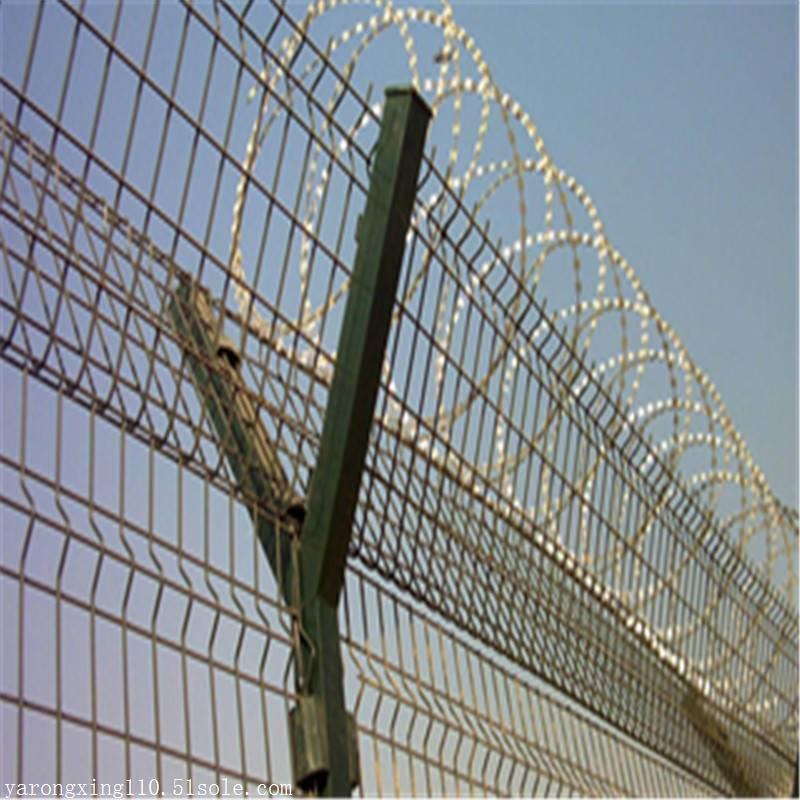 机场隔离铁丝隔离栅/带刀片机场防御铁丝网